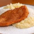Frango à Milanesa com Arroz Branco, Purê de Batata e feijão