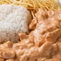Estrogonofe de Frango com Arroz Branco e Batata Palha